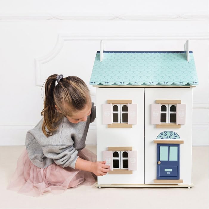 Le Toy Van – Casa de muñecas de madera Blue Belle | Juego de casa de muñecas de madera de 3 pisos para niñas y niños, apto para mayores de 3 años