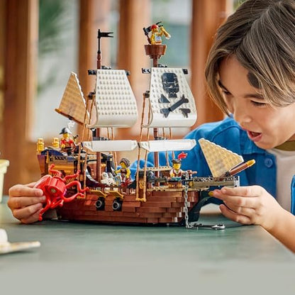 LEGO Creator 3 em 1 Navio Pirata Icônico - Kit de Modelo que se Transforma em um Castelo ou 2 Barcos Gêmeos - Ideia de Decoração para Quarto Infantil - Presente de Aniversário para Meninos e Meninas a partir de 9 Anos - 31387