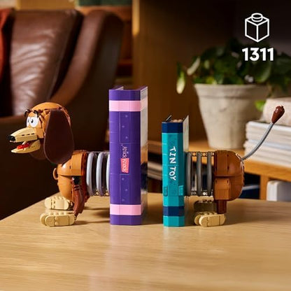 LEGO | Disney Pixar Toy Story Slinky Dog - Conjunto de Construção Decorativo para Estante de Livros para Adultos - Inclui Minifigura do Woody e Figura de Dachshund - Presente Nostálgico para Fãs - 43301