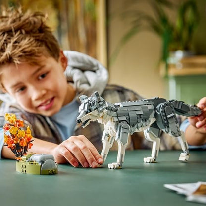 LEGO Creator 3 em 1 Animais da Floresta: Lobo Cinzento de Brinquedo - Figura de Animal que se Transforma em Falcão ou Guaxinim - Ideia de Decoração DIY para o Quarto - Presente de Aniversário para Meninas e Meninos a partir de 8 Anos - 31393