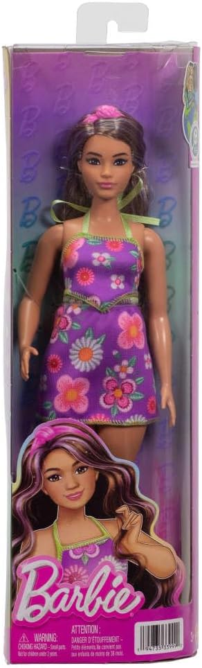 Barbie Boneca Fashionistas nº 244 com cabelo castanho com mechas roxas, top floral roxo e saia combinando com acessórios como tiara e sandálias, JJN57