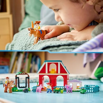 LEGO | Disney Pixar Rancho de Cavalos do Blaze - Inclui minifiguras do Woody e da Jessie, além de 2 cavalos, um pégaso e um porco - Presente para meninas e meninos a partir de 4 anos e fãs de Toy Story 5 - 43304