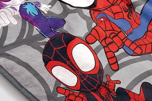 Manta macia Jay Franco Marvel Spidey & His Amazing Friends, 130 x 150 cm, com Miles Morales e a Mulher-Aranha Fantasma Gwen.