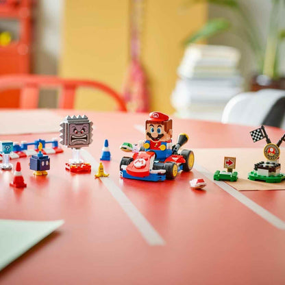 LEGO Mario Kart – Mario Interativo e Kart Padrão - Pista de Corrida de Brinquedo com um Carro, 3 Figuras, um Pódio e Barreiras - Presente para Jogadores a partir de 7 Anos - 72043