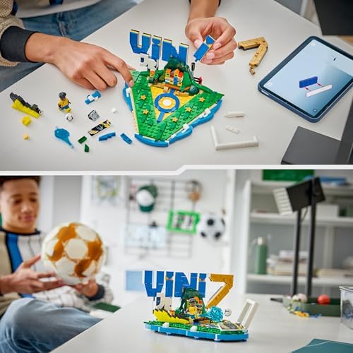 LEGO Editions Vini Jr. – Brinquedo de Destaques do Futebol - Kit de Modelo 3D para Exibição com Minifigura Colecionável - Decoração para Quarto Infantil - Presente para Meninos e Meninas a partir de 10 Anos e Fãs de Esportes Adultos - 43027