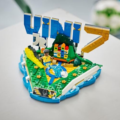 LEGO Editions Vini Jr. – Brinquedo de Destaques do Futebol - Kit de Modelo 3D para Exibição com Minifigura Colecionável - Decoração para Quarto Infantil - Presente para Meninos e Meninas a partir de 10 Anos e Fãs de Esportes Adultos - 43027