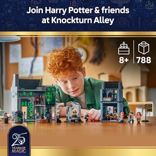LEGO Harry Potter Beco Diagonal Lojas Mágicas - Kit de Modelo em Miniatura com 8 Minifiguras e Patrono Colecionável - Decoração para Quarto Infantil - Presente para Meninas, Meninos e Fãs a partir de 8 Anos - 76471