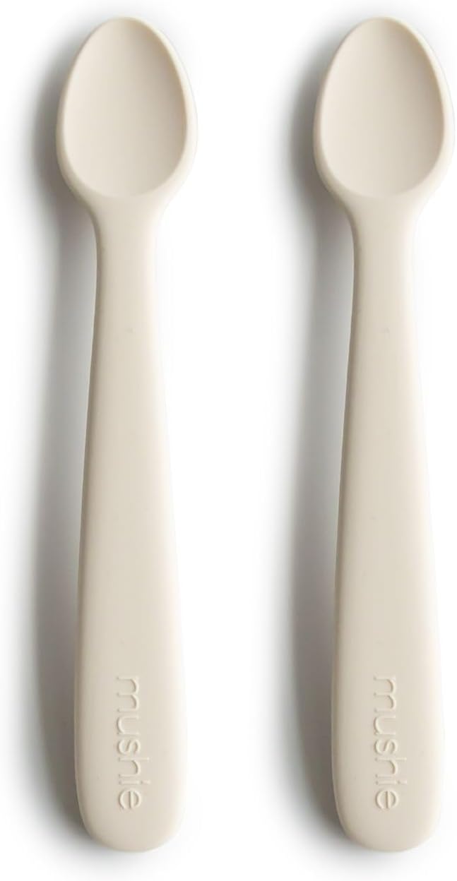 Mushie Colheres de alimentação Baby | Colheres de silicone sem BPA, pacote com 2 | Utensílios duráveis para bebês e crianças pequenas, próprios para lava-louças | Cor marfim