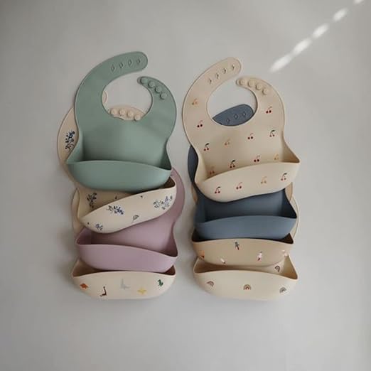 Mushie Babador de Silicone Baby | Babadores Impermeáveis com Ajuste Perfeito | Babadores Fáceis de Limpar para Alimentação do Bebê | 4 Tamanhos Ajustáveis com Bolsos Frontais Fundos | 100% Livre de BPA e Ftalatos