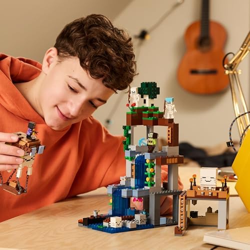 LEGO Minecraft Estação Ghast - Brinquedo com 8 figuras, incluindo 2 esqueletos e 4 Ghasts com acessórios - Decoração para quarto infantil - Presente para gamers a partir de 9 anos - 21597