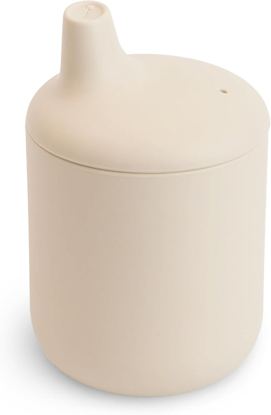 Mushie Copo de Silicone | Copo de Transição para Bebês a partir de 6 Meses | Capacidade: 175 mL | Tampa Removível | Material: Silicone de Grau Alimentício | Pode ser lavado na lava-louças e usado no micro-ondas (Areia Movediça)