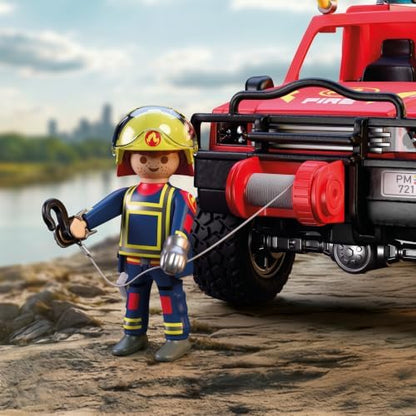 Playmobil | City Action | Picape de Bombeiros | Veículo de Emergência Off-Road com Função de Jato de Água Real, Guincho e Muitos Acessórios | Para Crianças a Partir de 4 Anos | 72194