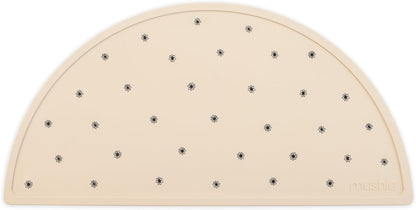 Mushie Tapete de silicone para crianças | Design antiderrapante | Material: Silicone de qualidade alimentar | Fácil de limpar e resistente a manchas | Livre de BPA e ftalatos (Margarida preta)
