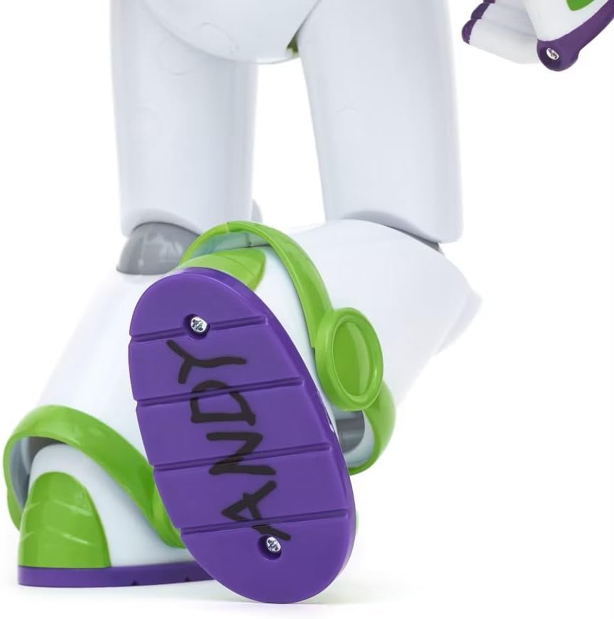 Disney Boneco de ação interativo e falante Buzz Lightyear, oficial da Store, da Pixar, Toy Story, 36 cm/14 polegadas, brinquedo de patrulheiro espacial com mais de 15 frases em inglês, interage com outros personagens, para crianças a partir de 3 anos.