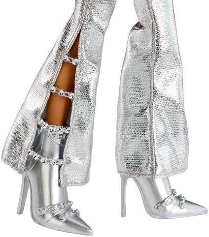 Bratz Charmz Yasmin - Boneca Fashion com Pulseira de Berloques Colecionável, Inclui Roupa e Acessórios, Vem em uma Embalagem Exclusiva para Exibição, Personalize e Colecione