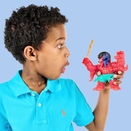Heróis de Goo Jit Zu: Mar de Gosma Amaldiçoada. Brinquedo super macio, cheio de gosma, com gancho de segurança e figura de ação. Com rosto que muda de cor para revelar sua maldição.