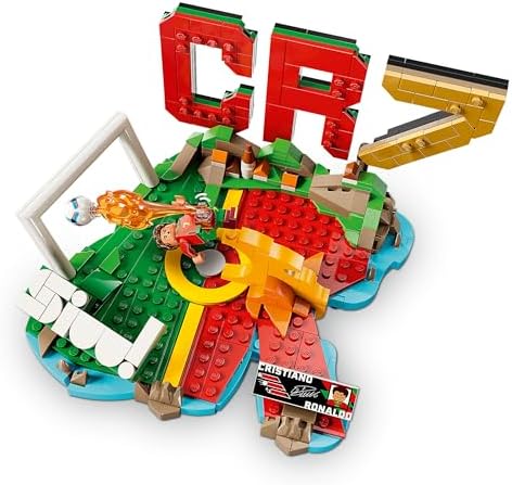 LEGO Editions Cristiano Ronaldo – Melhores Momentos do Futebol - Kit de Modelo 3D com Minifigura Colecionável - Decoração para Quarto Infantil - Presente para Meninos e Meninas a partir de 10 Anos e Fãs de Esportes Adultos - 43012