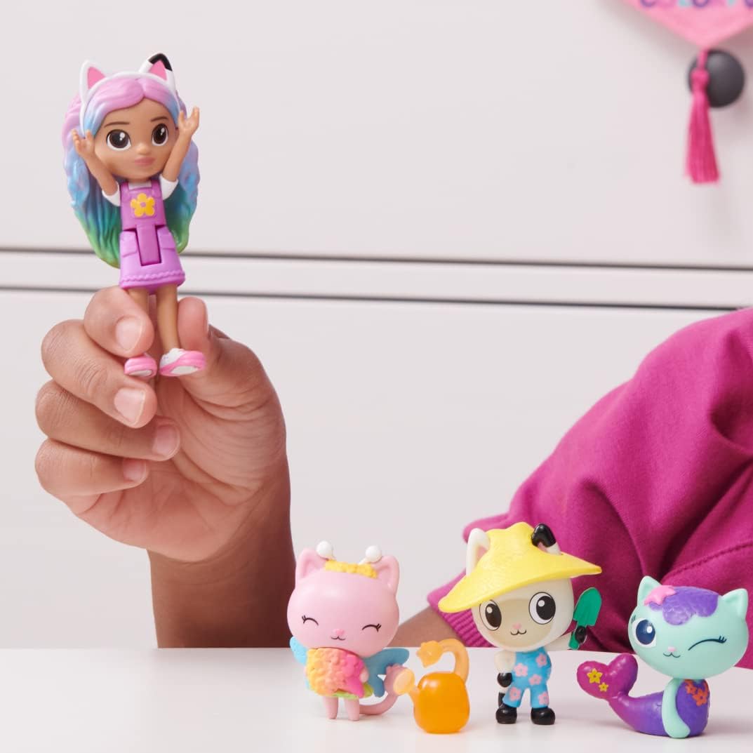 Gabby’s Dollhouse, Conjunto de figuras Gabby e Amigos com boneca Gabby Arco-Íris, 3 figuras de brinquedo e acessório surpresa. Brinquedos infantis para crianças a partir de 3 anos.