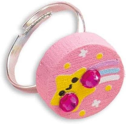 Janod - 4 joias de madeira Rainbow Land para criar - Primeiras oficinas de joias - Fabricação de joias DIY - Kit de artesanato infantil - Habilidades motoras finas e aprendizagem de concentração - a partir de 4 anos