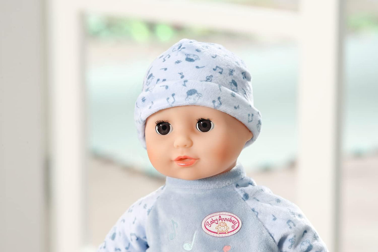 Baby Annabell Boneca Little Alexander de 36 cm com corpo macio, mamadeira e roupinha para brincar de alimentar - Adequada para crianças a partir de 1 ano - Inclui boneca, mamadeira e roupinha.