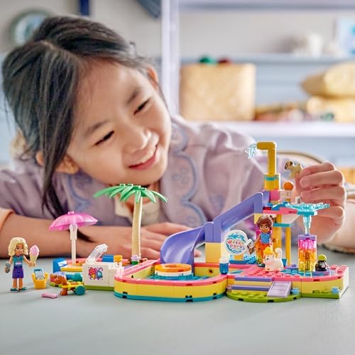 LEGO Friends Dia Divertido no Parque Aquático - Conjunto de Brinquedo em Miniatura com Tobogã, 2 Mini Bonecas, 4 Figuras de Animais e Acessórios para Bichinhos de Estimação - Ideia de Presente de Aniversário para Meninas a partir de 6 Anos - 42676