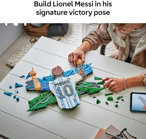LEGO Editions Lionel Messi – Celebração - Conjunto de Arte de Parede 3D DIY para Decoração de Quarto Infantil - Presente de Futebol para Adolescentes a partir de 14 Anos e Fãs de Esportes Adultos - 43018