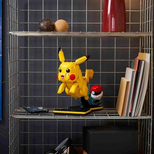 LEGO Pokémon Pikachu e Poké Bola - Conjunto de Construção para Adultos - Kit de Modelo com Figura Articulada de Anime e Suporte de Exibição Dinâmico - Decoração DIY para Quarto ou Mesa - Ideia de Presente Colecionável para Fãs de Jogos - 72152