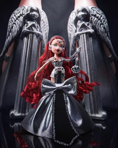 BRATZ Boneca de Coleção Bratzaversary Gaia – Boneca colecionável de 25º aniversário com roupa, acessórios, embalagem de exibição e suporte para boneca.
