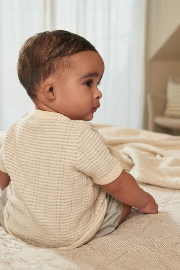 |BabyBoy| Conjunto De Blusa De Bebê Em Malha e Short Bloomer - Cinza/Branco (0 meses a 2 anos)