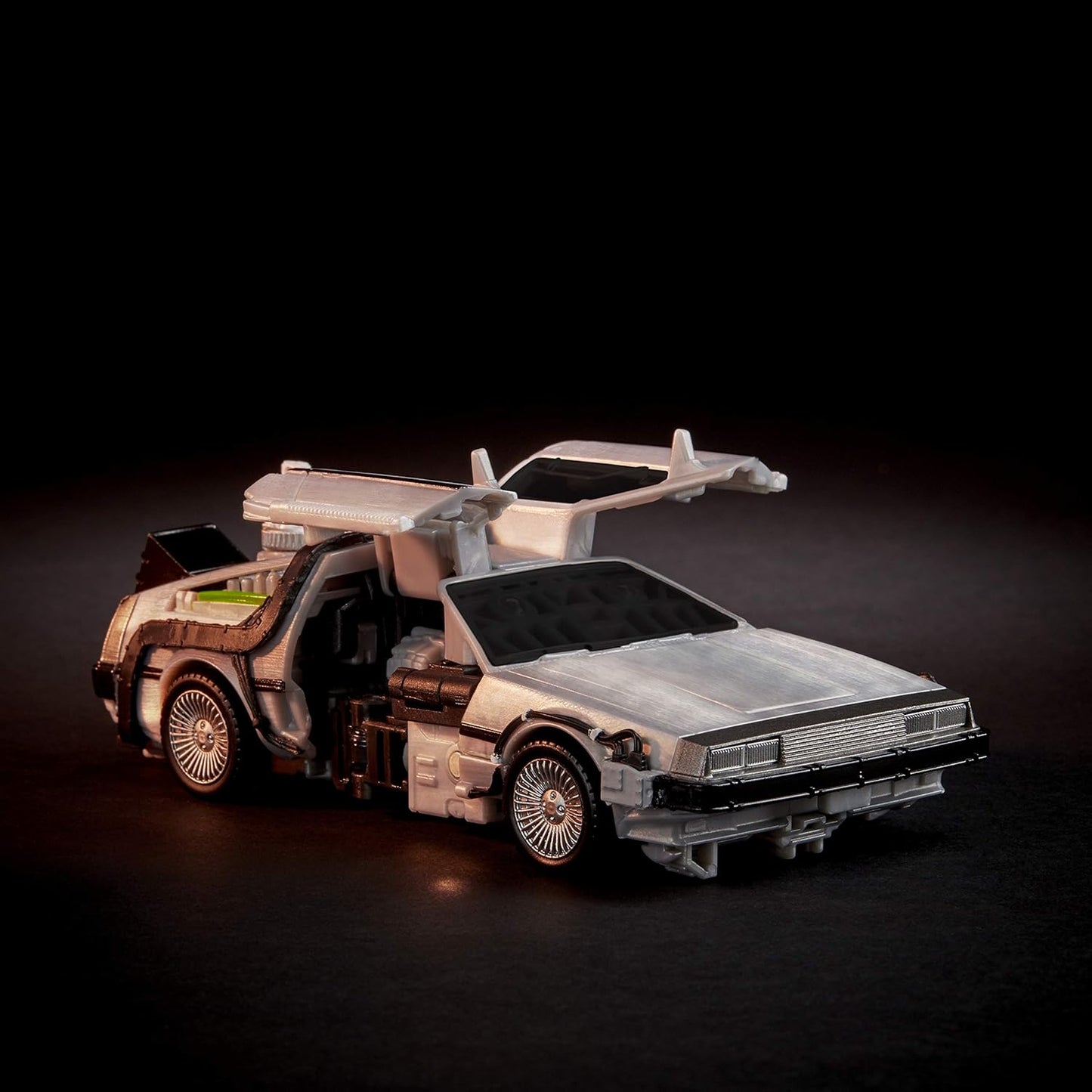 Transformers Toys Generations Collaborative: Back to the Future Mash-Up, Gigawatt - Back to the Future-35 Edition - Idade recomendada: 8 anos ou mais, 14 cm (5,5 polegadas)