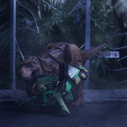 Transformers Generations Collaborative: Jurassic Park Mash-Up, Tyrannocon Rex e Autobot JP93, para maiores de 8 anos.