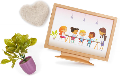 A Nossa Geração – Móveis para Casa de Bonecas – Sofá, Tapete e Conjunto de TV – Acessórios para Bonecas de 18 Polegadas – Brincadeiras de Faz de Conta – Brinquedos para Crianças a partir dos 3 anos – Conjunto de Sala OG Lovely