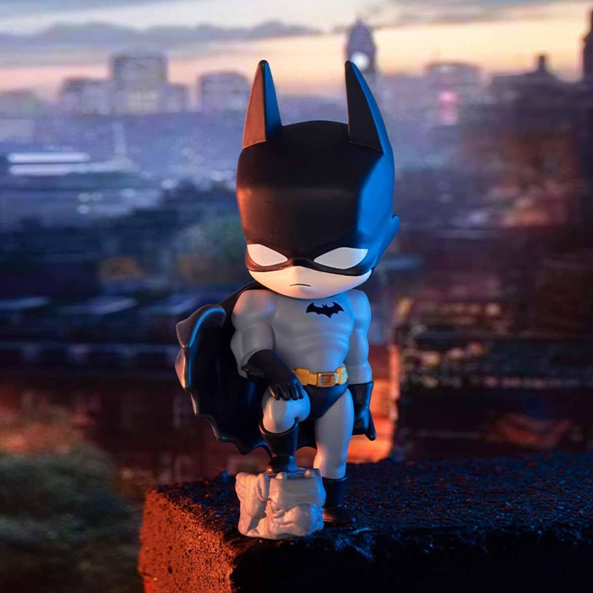 POP MART DC Gotham City Series Figuras 3 Caixas 2,5 polegadas Personagem Articulado Design Premium presentes para mulheres Caixa surpresa favorita dos fãs Brinquedo colecionável Brinquedo de arte Figura de ação