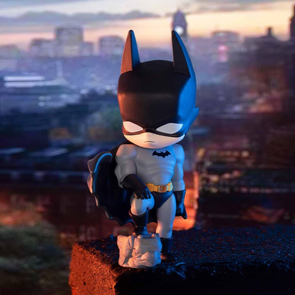 POP MART DC Gotham City Series Figuras 3 Caixas 2,5 polegadas Personagem Articulado Design Premium presentes para mulheres Caixa surpresa favorita dos fãs Brinquedo colecionável Brinquedo de arte Figura de ação