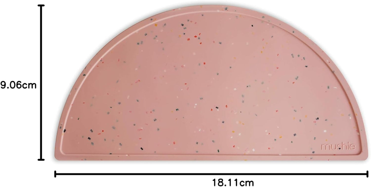 Mushie Tapete de silicone para crianças | Design antiderrapante | Material: Silicone de qualidade alimentar | Fácil de limpar e resistente a manchas | Livre de BPA e ftalatos (Rosa claro com confete)