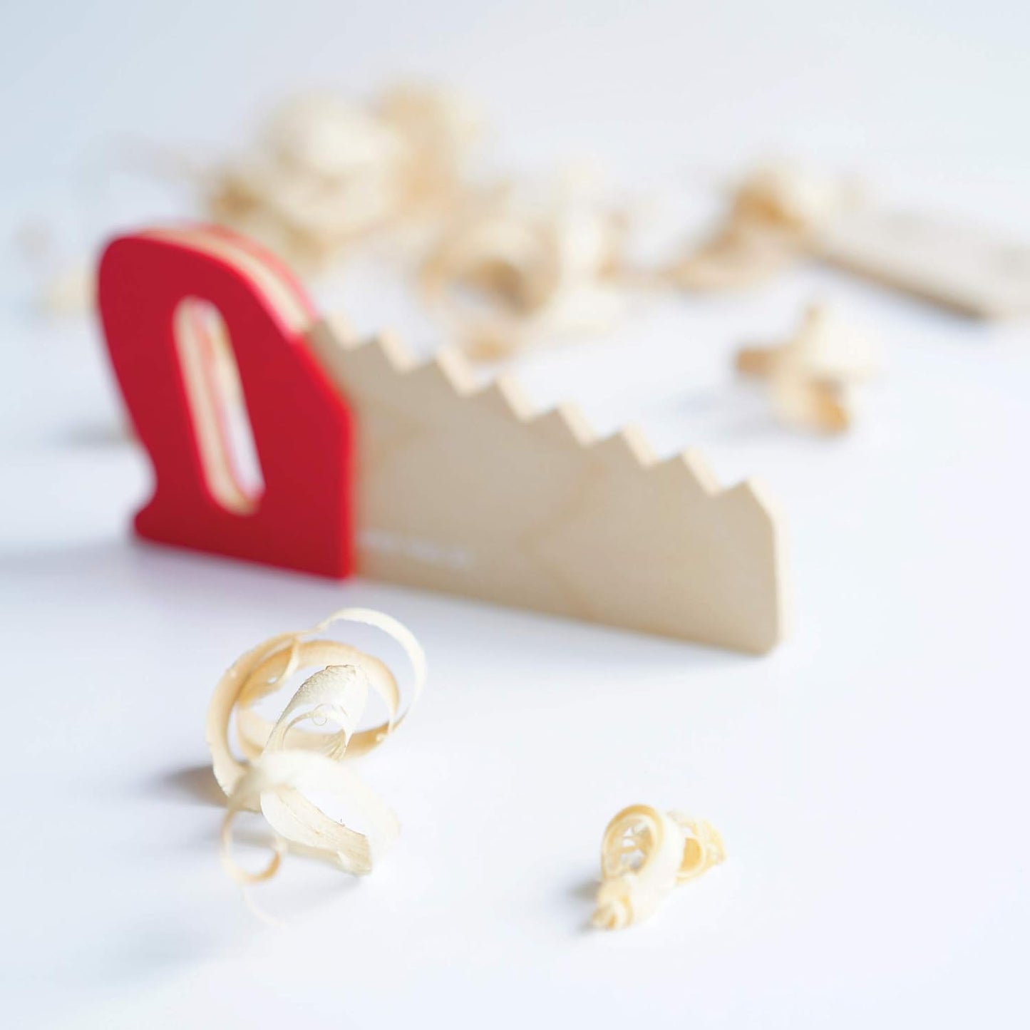 Le Toy Van - Carros e construção educacional Meu primeiro brinquedo de banco de ferramentas Conjunto de banco de ferramentas de madeira para dramatização | Finja brincar com ferramentas de madeira - adequado para crianças de 3 anos ou mais