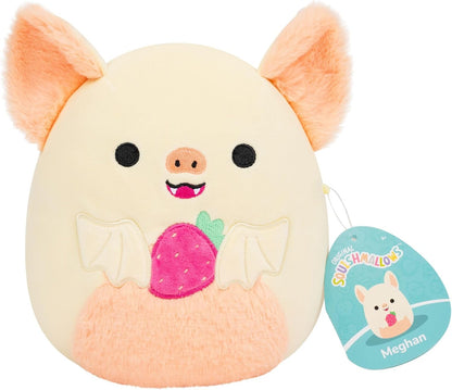 Squishmallows Original de 7,5 Polegadas – Meghan, a Morcego-da-fruta Creme Segurando um Morango – Pelúcia Oficial Jazwares