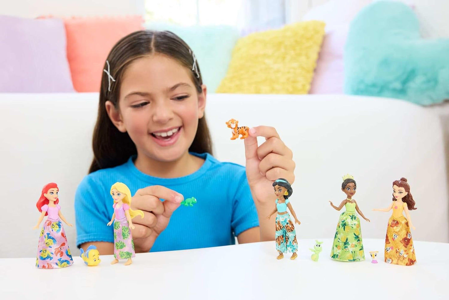 Disney Conjunto Mattel Princess & Friends com 5 bonecas pequenas articuladas com saias ou calças removíveis e 5 figuras de amigas, inspirado nos filmes da Disney, JBL33