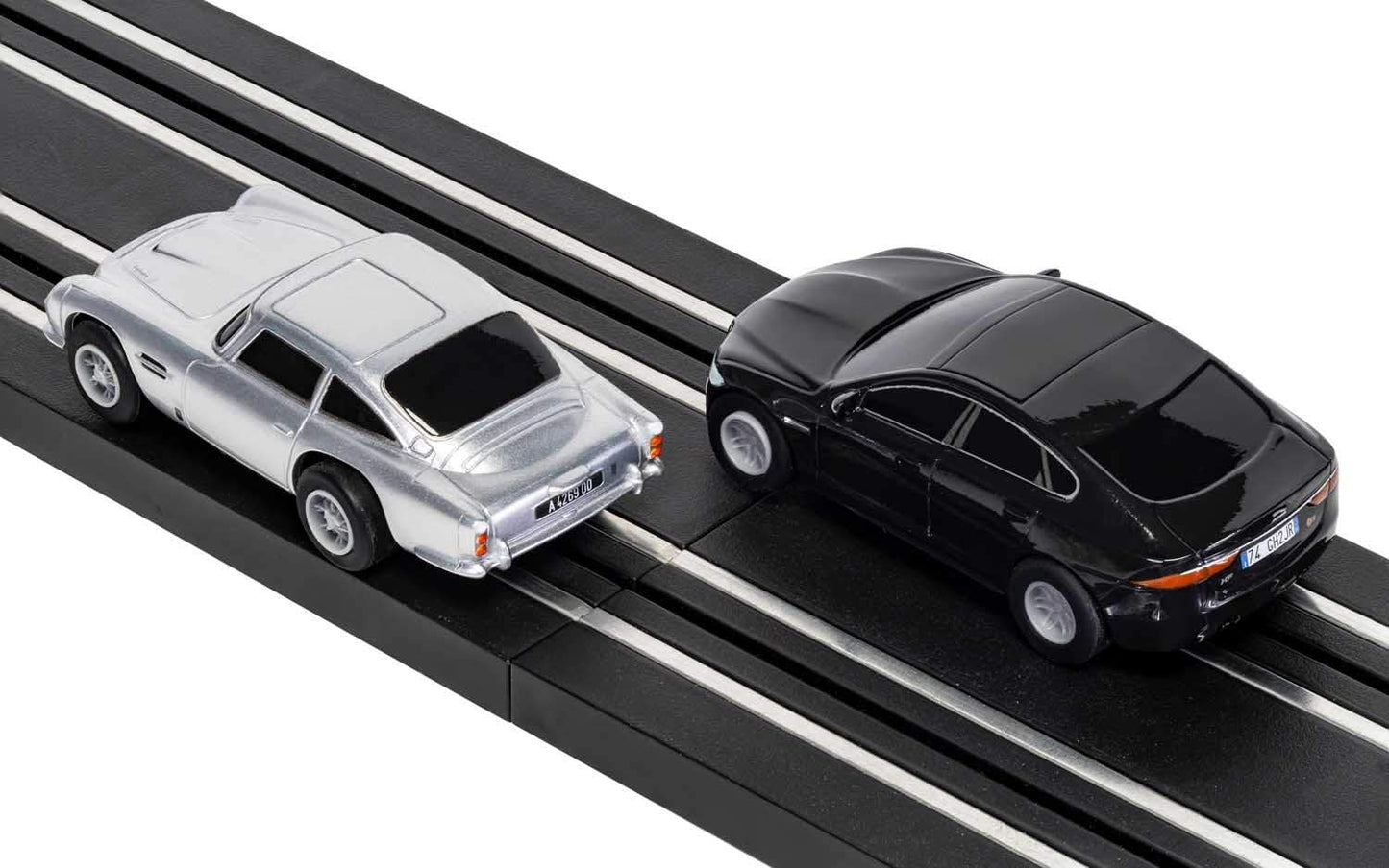 Scalextric  Conjunto de corrida Micro Scalextric G1161 James Bond No Time To Die movido a bateria - analógico