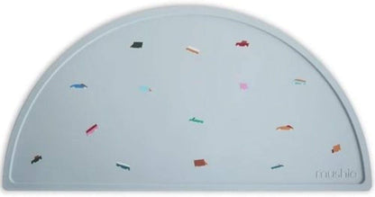Mushie Tapete de silicone para crianças | Design antiderrapante | Material: Silicone de qualidade alimentar | Fácil de limpar e resistente a manchas | Livre de BPA e ftalatos (Carros retrô)