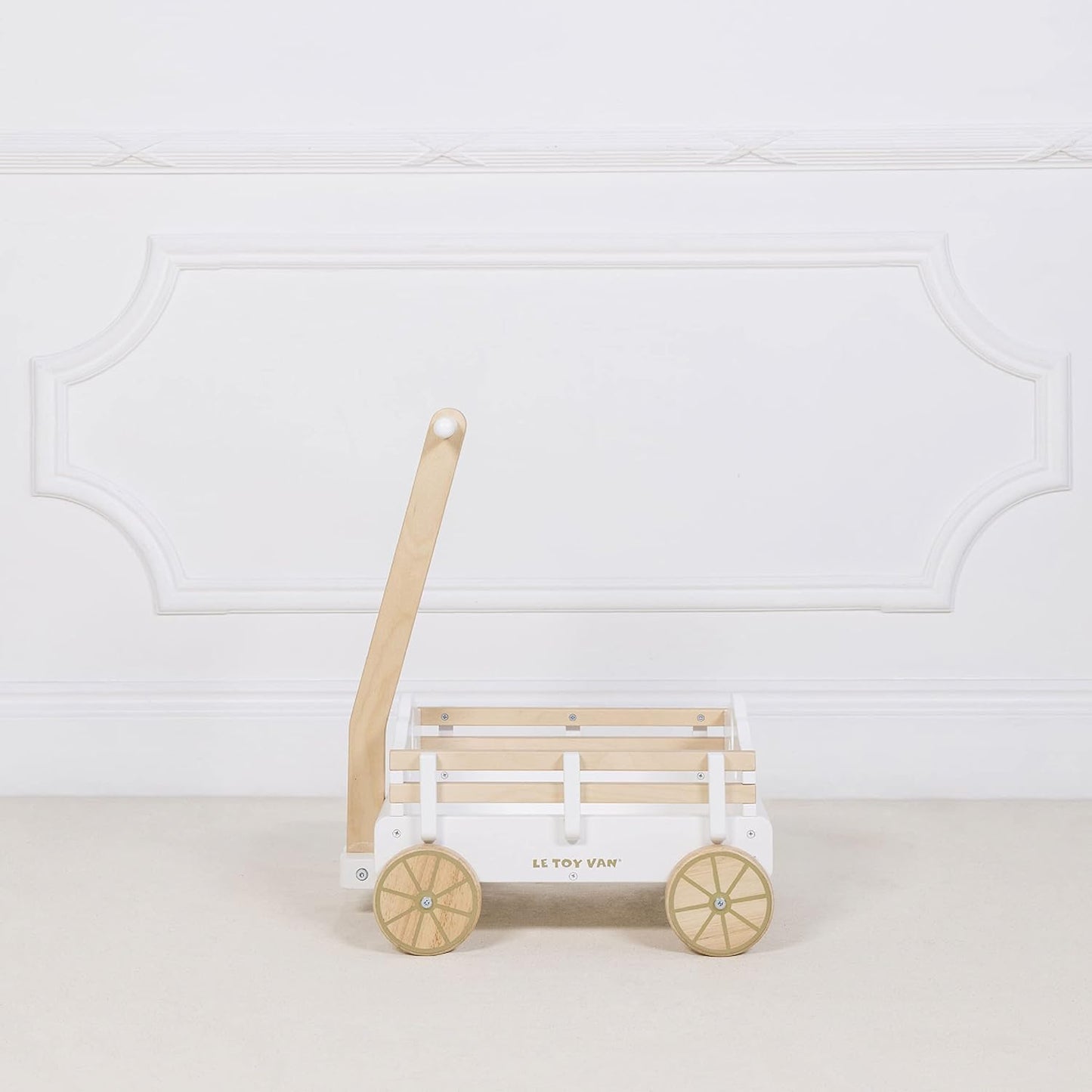 Le Toy Van  - Vagão de brinquedo educacional de madeira | Brinquedo infantil sustentável - adequado para mais de 3 anos, branco