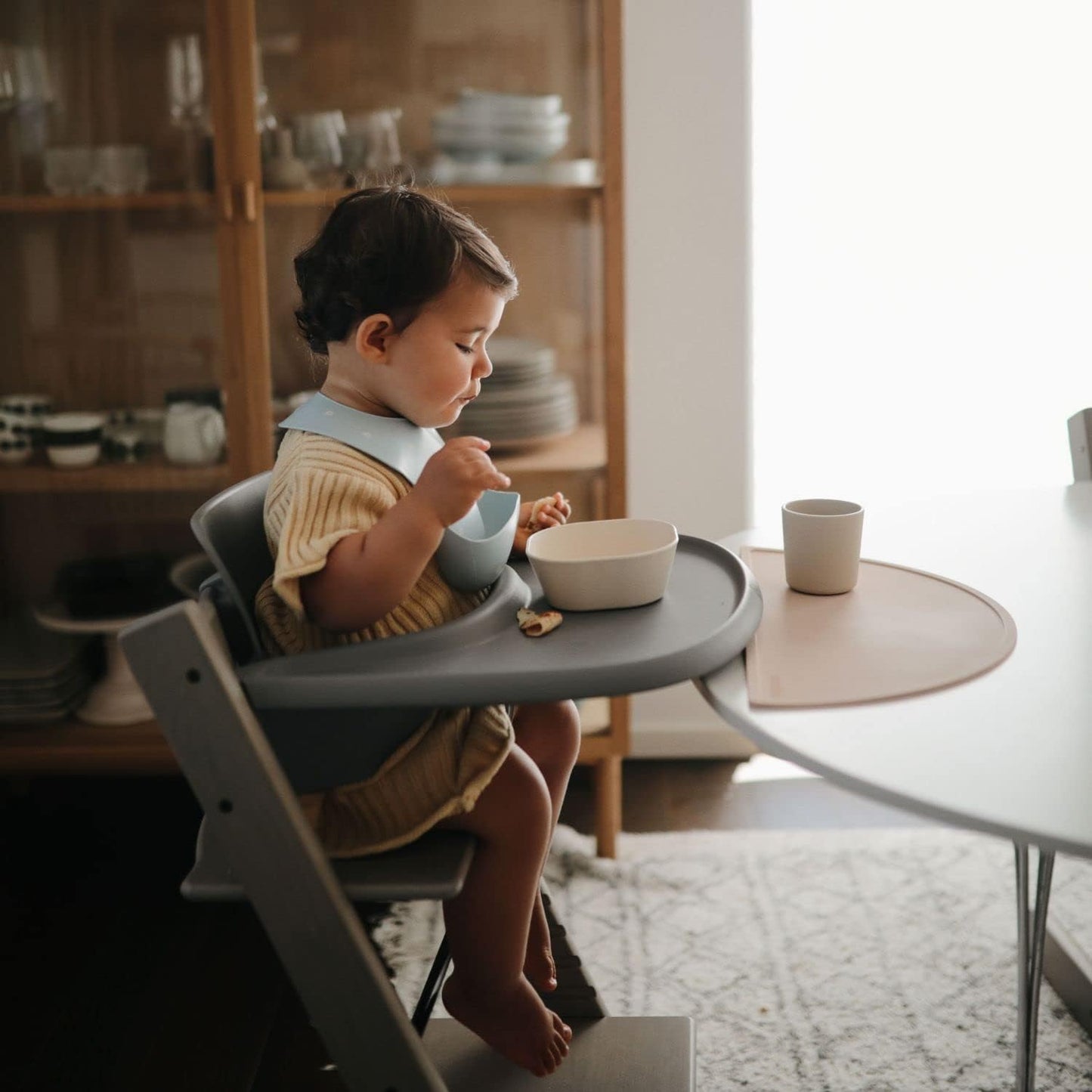 Mushie Tigelas para Jantar Infantil | Conjunto de 2 Tigelas Reutilizáveis Livres de BPA | Podem ser Lavadas na Lava-louças e Usadas no Micro-ondas | Fabricadas na Dinamarca | Quadradas (Nuvem)
