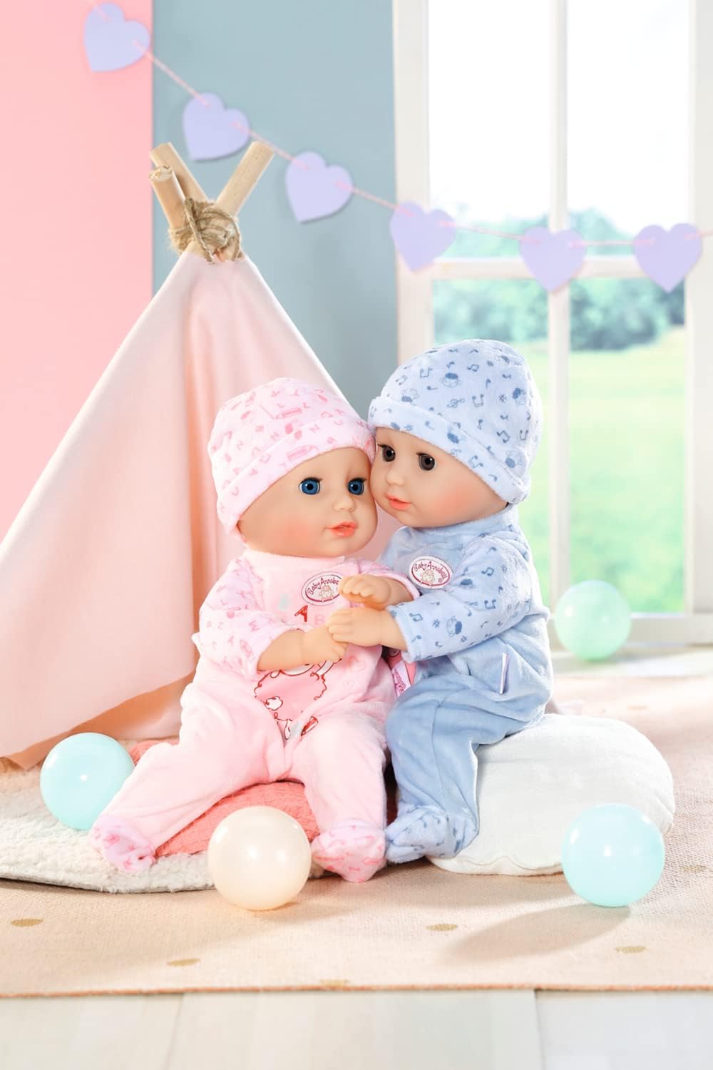 Baby Annabell Boneca Little Alexander de 36 cm com corpo macio, mamadeira e roupinha para brincar de alimentar - Adequada para crianças a partir de 1 ano - Inclui boneca, mamadeira e roupinha.