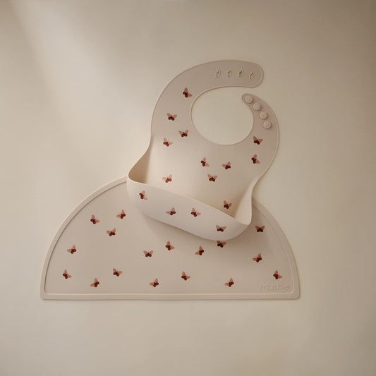 Mushie Tapete de silicone para crianças | Design antiderrapante | Material: Silicone de qualidade alimentar | Fácil de limpar e resistente a manchas | Livre de BPA e ftalatos (Borboletas)