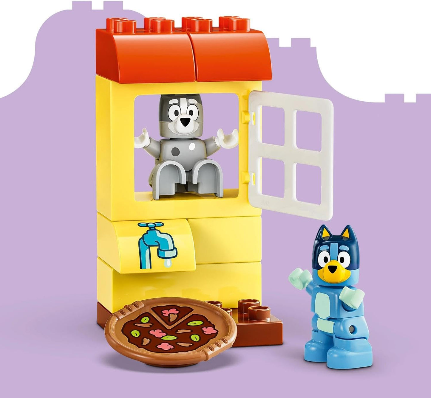 LEGO DUPLO Bluey Pizza Girls com Muffin e Bluey - Brinquedo Educativo para Desenvolvimento da Coordenação Motora em Crianças - Conjunto Montessori com Carro, 2 Figuras, Árvore e Balanço - Presente para Meninas e Meninos a partir de 2 Anos - 10469