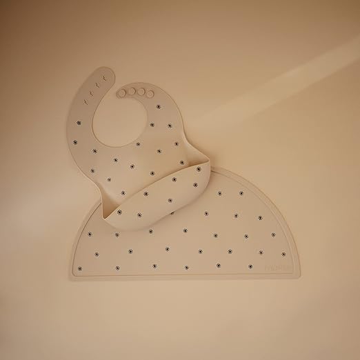 Mushie Babador de Silicone Baby | Babadores Impermeáveis com Ajuste Perfeito | Babadores Fáceis de Limpar para Alimentação do Bebê | 4 Tamanhos Ajustáveis com Bolsos Frontais Fundos | 100% Livre de BPA e Ftalatos
