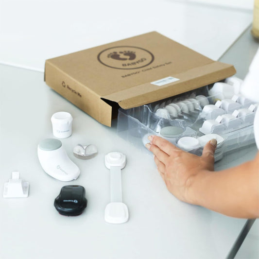 Kit Premium à prova de bebês para casa e cozinha | Fechaduras magnéticas para armários de segurança infantil | Correias para compartimento de geladeira e freezer | Protetor de Forno | Protetores de canto | Branco