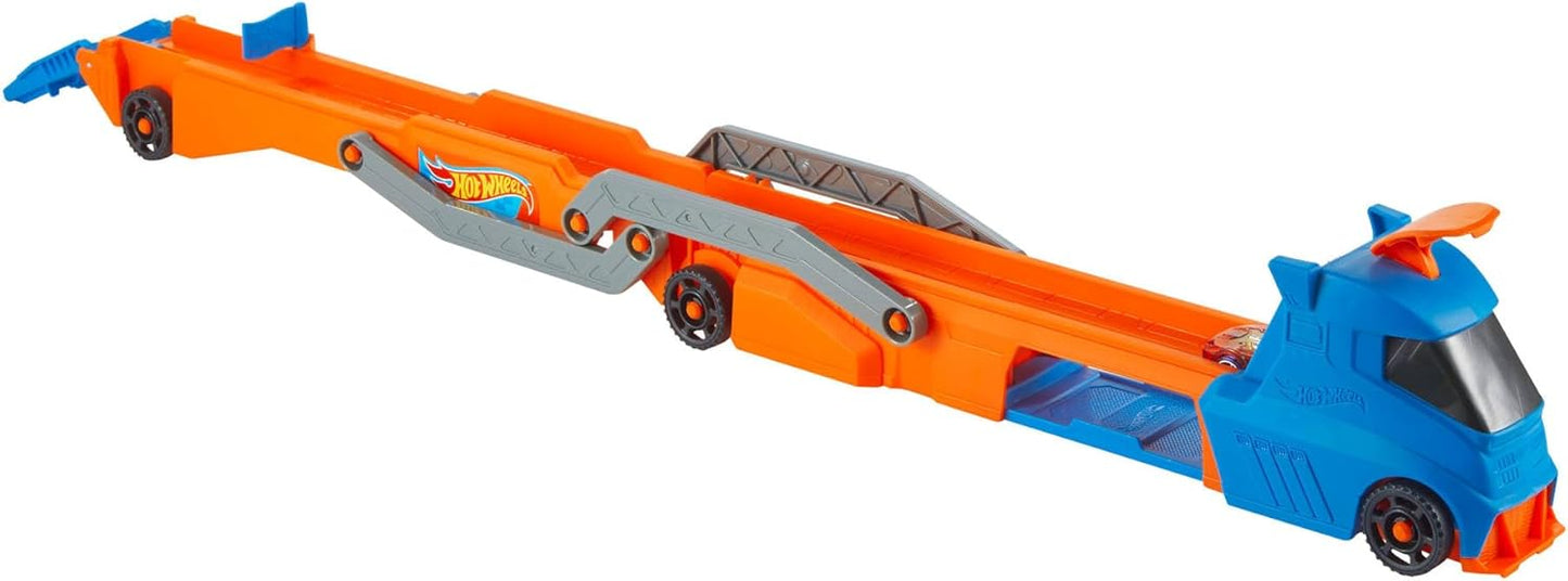 Hot Wheels Conjunto com carrinho, caminhão, reboque e pista em escala 1:64. O caminhão grande se transforma em uma pista de corrida de aproximadamente 76 cm com lançador, armazena até 9 carrinhos em escala 1:64 e conecta-se a outros conjuntos. HYT83