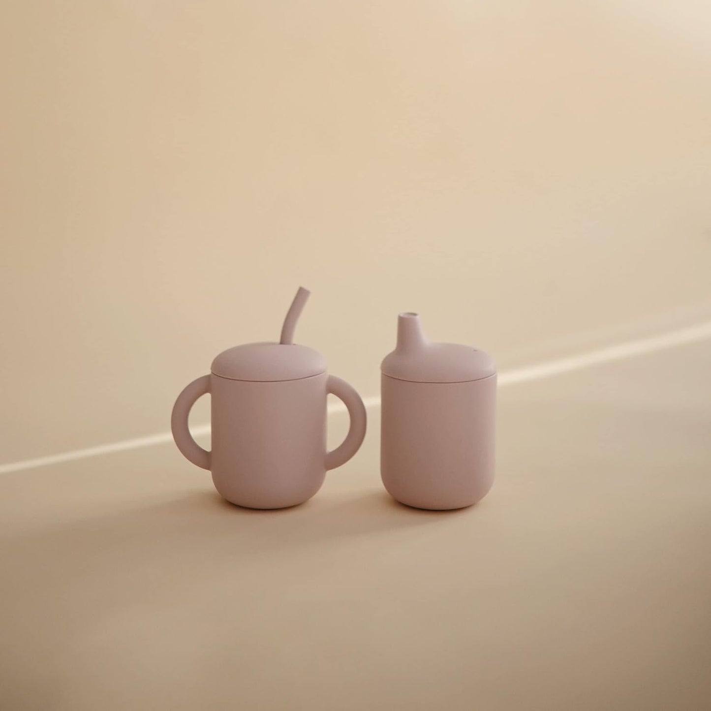 Mushie Copo de Treinamento em Silicone com Canudo | Copo de Transição para Bebês a partir de 6 Meses | Capacidade: 175 mL | Tampa Removível | Material: Silicone de Grau Alimentício | Pode ser lavado na lava-louças e usado no micro-ondas