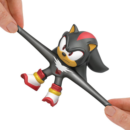 Heróis de Goo Jit Zu Sonic the Hedgehog - Shadow da Esmeralda do Caos Herói Elástico, Aperte o corpo de Shadow para revelar a Esmeralda do Caos dentro de sua gosma.